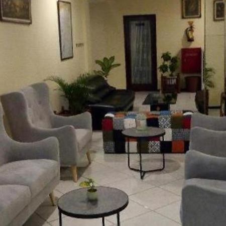 Hotel Merdeka Madiun Buitenkant foto