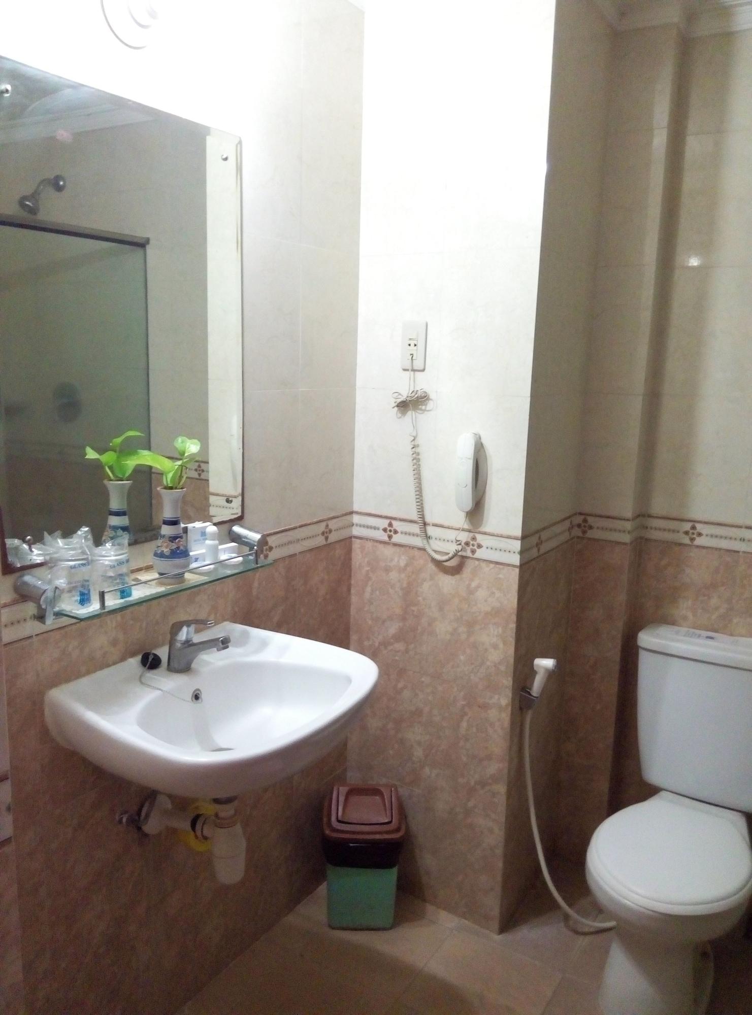Hotel Merdeka Madiun Buitenkant foto