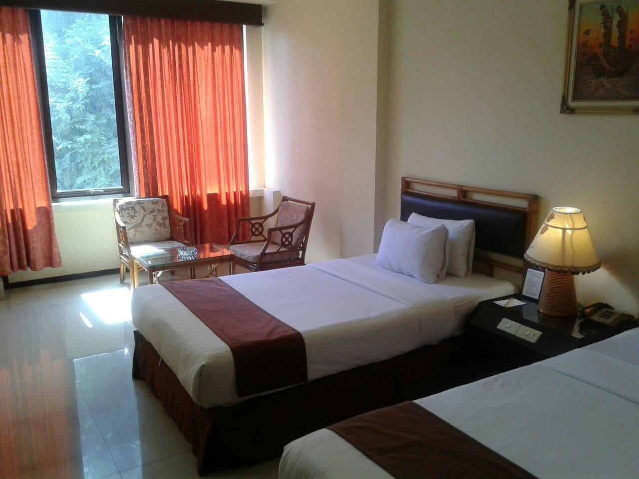 Hotel Merdeka Madiun Buitenkant foto