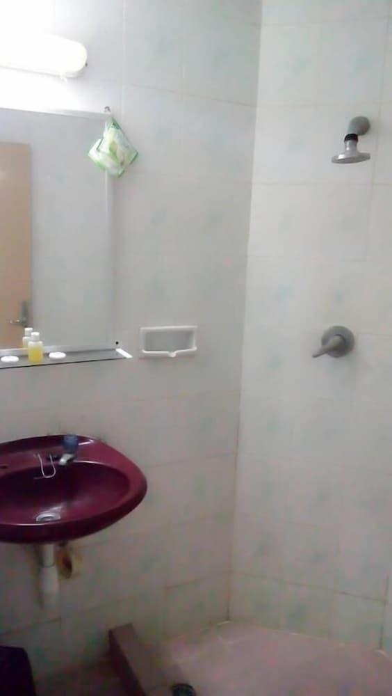 Hotel Merdeka Madiun Buitenkant foto