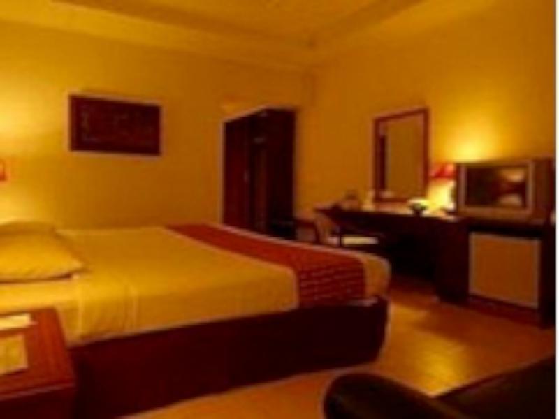 Hotel Merdeka Madiun Buitenkant foto