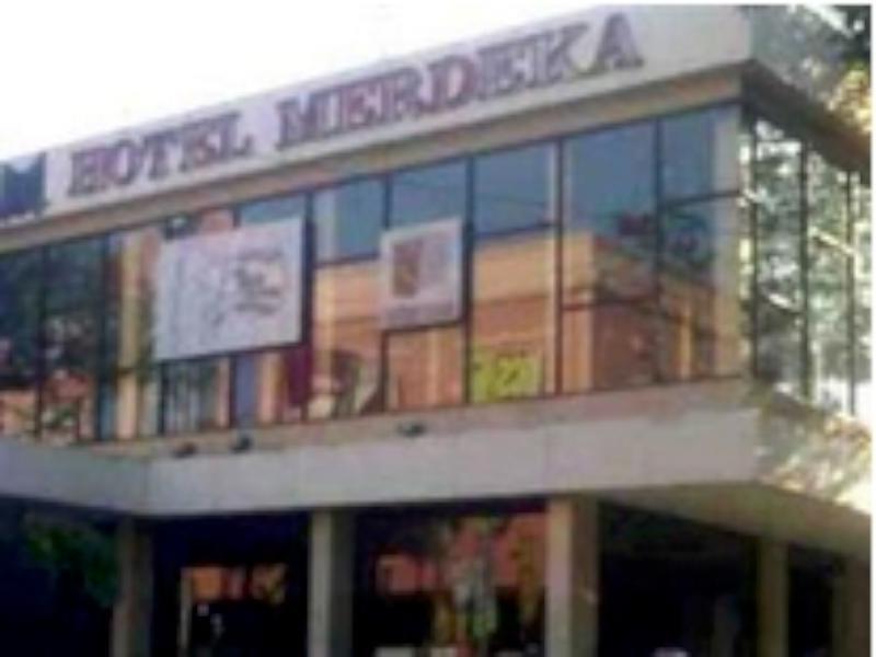 Hotel Merdeka Madiun Buitenkant foto