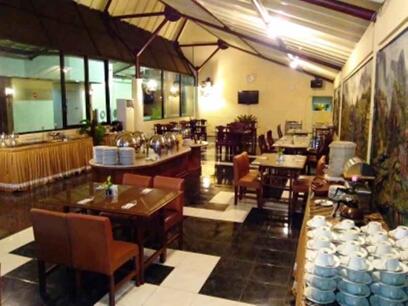 Hotel Merdeka Madiun Buitenkant foto
